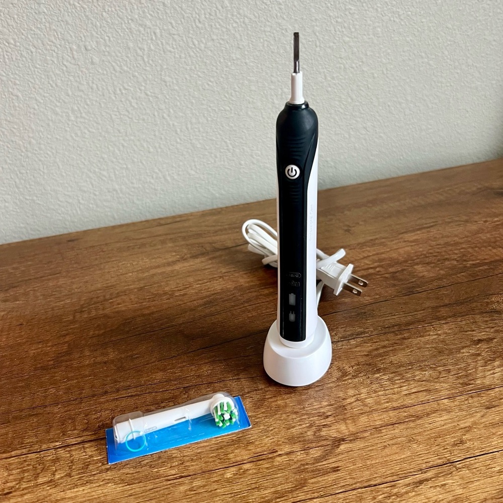 Braun Oral-B Professional Care Electric Toothbrush 3757 with Charging Station